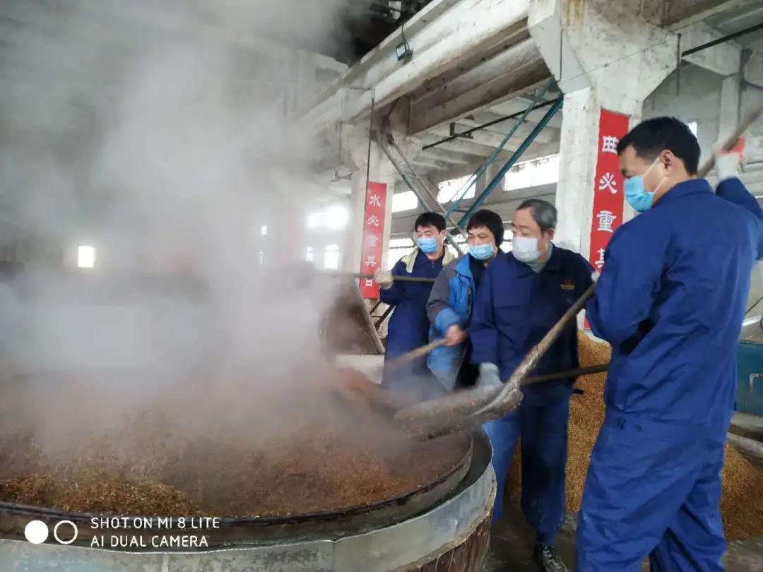 <b>嚴(yán)抓疫情防控，堅(jiān)守手工釀造，心心酒業(yè)有序復(fù)工復(fù)產(chǎn)</b>