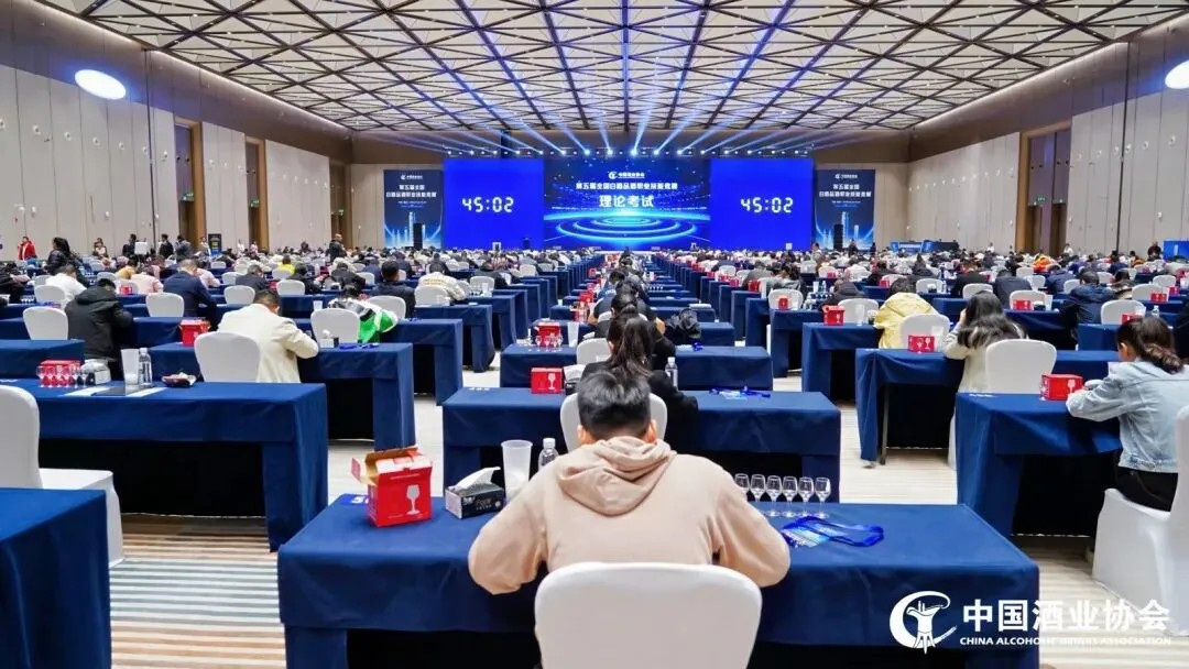 匠心筑就品質(zhì)豐碑：心心酒業(yè)技術(shù)中心主任邱烈明榮膺 “中國酒業(yè)協(xié)會(huì)第五屆國家級(jí)特邀白酒評(píng)酒委員”